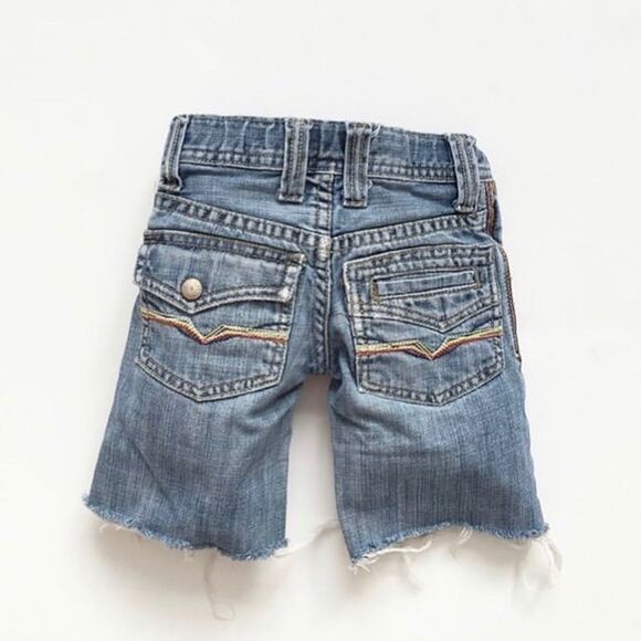 Guess distressed cut off denim shorts EUC 2T - Picture 2 of 2